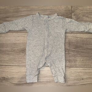 MODERN MOMENTS ORGANIC BY GERBER |Gray Baby Onesie